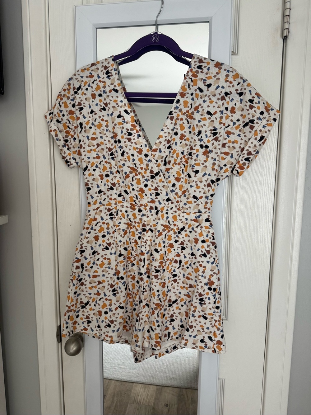 Lush Cream V-Neck Short Sleeve Tunic with Speckle Print